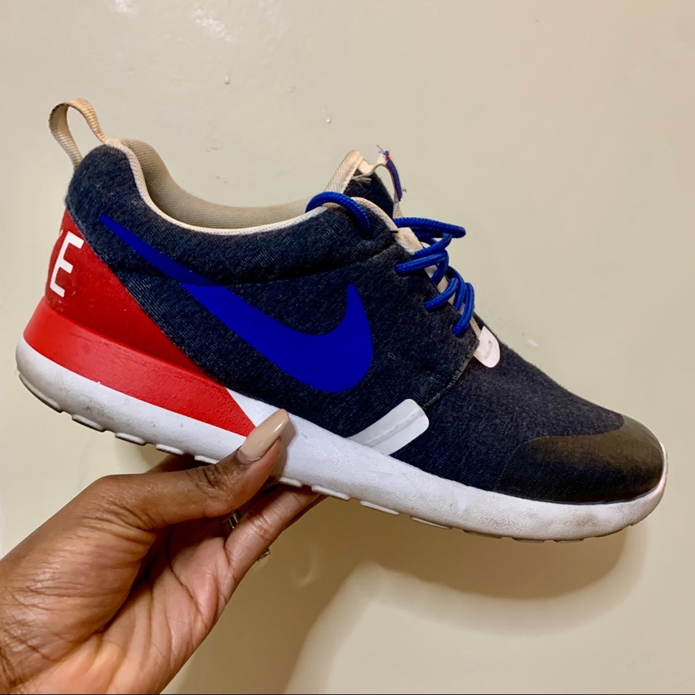 Nike French Limited Edition Roshe